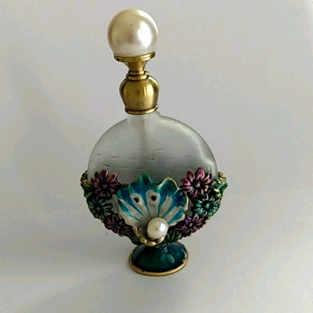 Decorative scent applicator